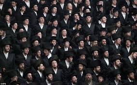 Lots of Chassidim in one place